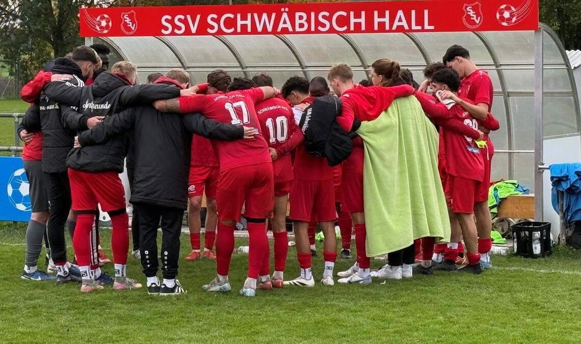 Die Mitspieler von Ousainou Danso sind schockiert.