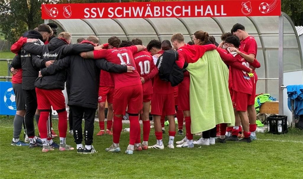 Die Mitspieler von Ousainou Danso sind schockiert.