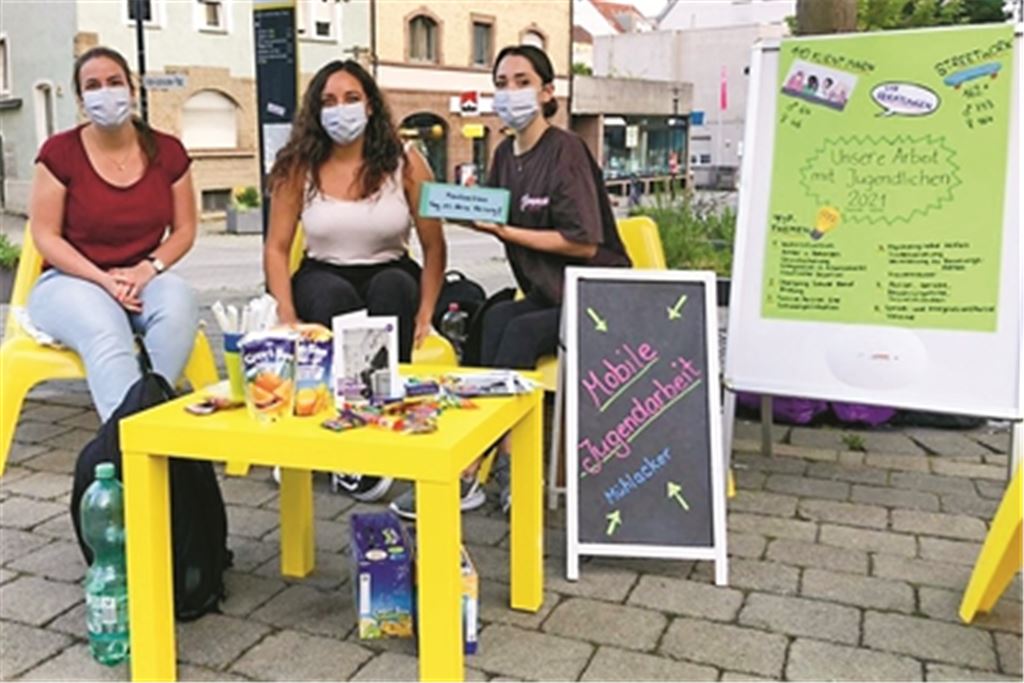 Die Mobile Jugendarbeit Mühlacker bei einer Aktion an der Drehscheibe im September 2021. Foto: privat