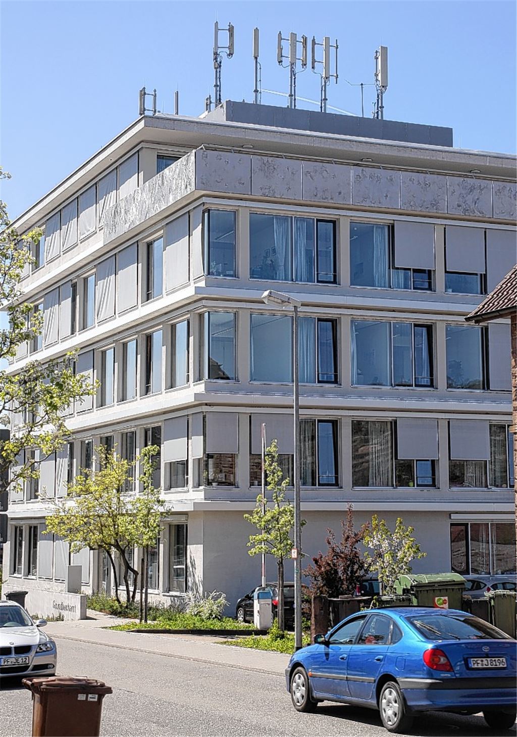 Die Mobilfunkmasten auf dem Dach des Maulbronner Grundbuchamts sind in der Bevölkerung nicht unumstritten.