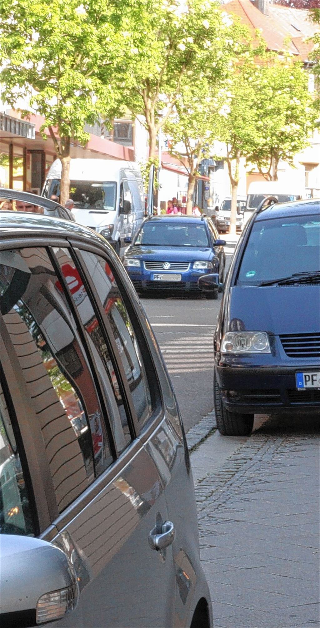 Die Mühlacker Fußgängerzone am Donnerstag, 24. April 2014. gegen 10.45 Uhr.