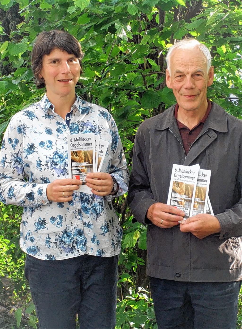 Die Mühlacker Kantorin Christiane Sauter-Pflomm und der Vereinsvorsitzende Gerhard Wilde von Wildemann.