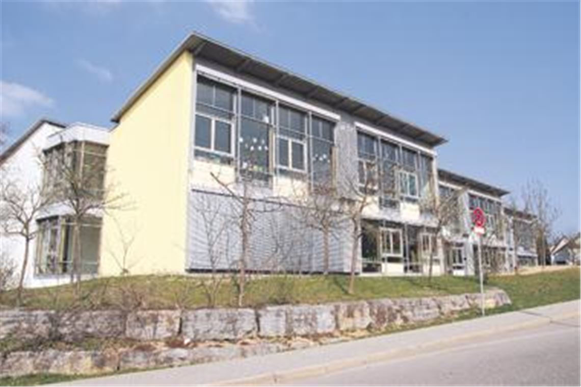 Die Mühlacker Schiller-Grundschule hat eine neue Fassade. Foto: Sadler