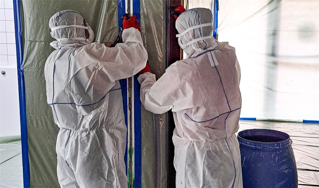 Die Mühlhäuser Enztalhalle ist durch mutmaßlich krebserregende polychlorierte Biphenyle (PCB) verseucht, die von den Fugen aus ins gesamte Gebäude diffundierten. Die Halle ist deshalb seit Februar 2024 für die Nutzung gesperrt. Foto: Archiv