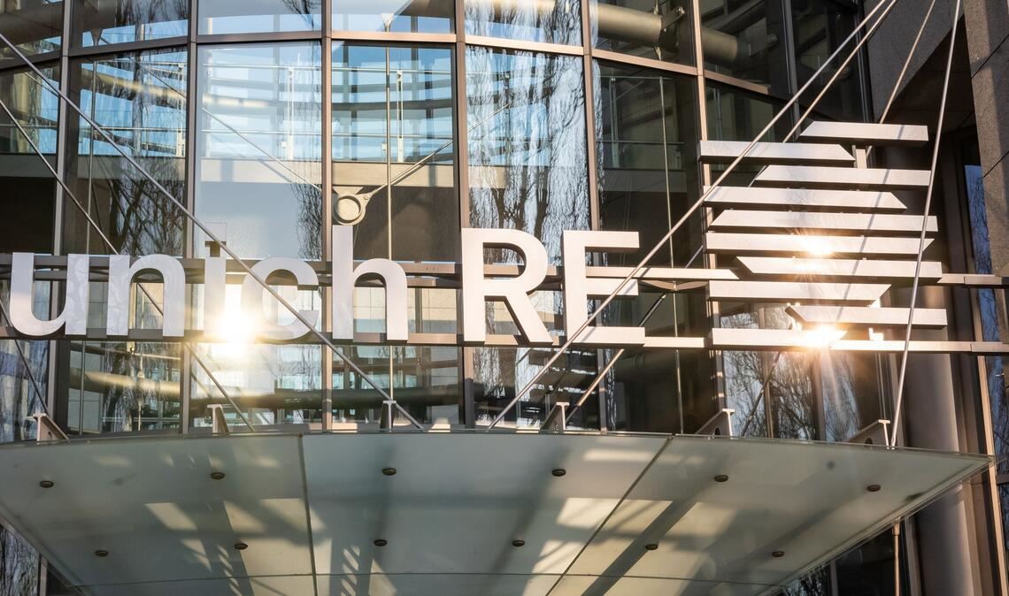 Die Munich Re versichert hauptsächlich andere Versicherer - und kämpft mit den speziellen Tücken ihres Geschäfts. (Archiv)