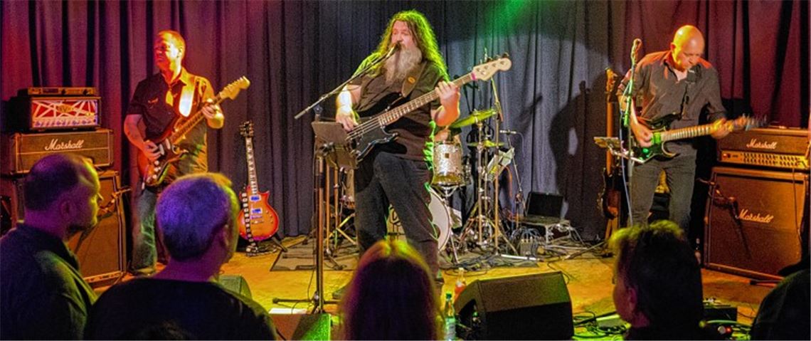 Musiker bringen die Wände zum Wackeln