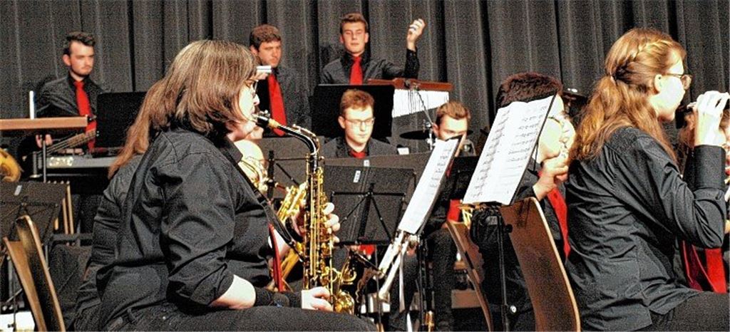 Musiker spielen sich in die Herzen