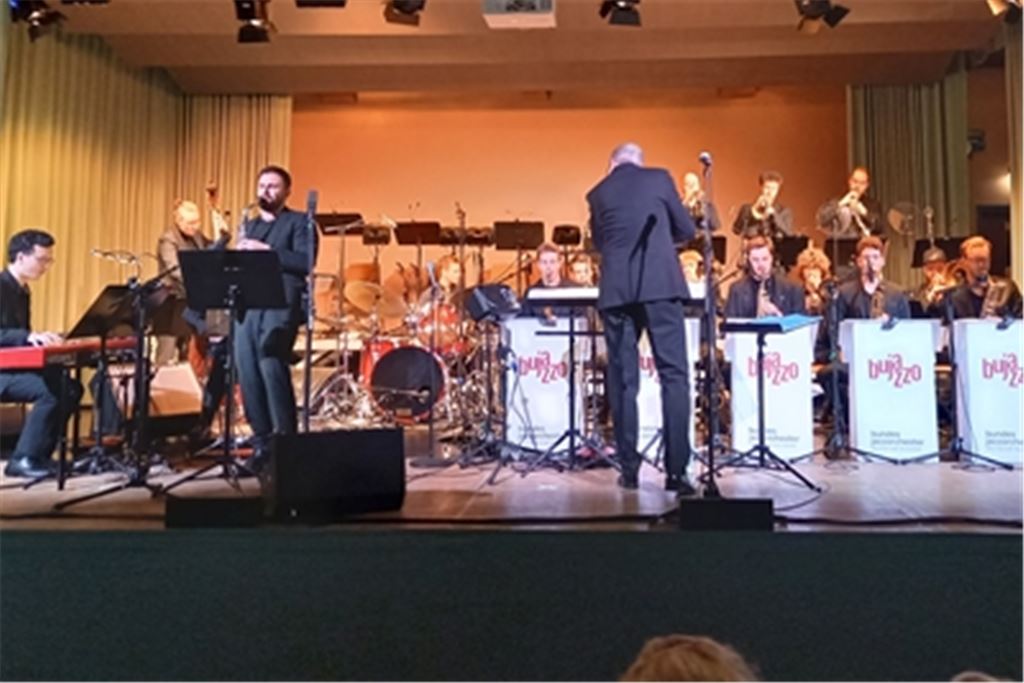 Die „Nationalmannschaft des Jazz“ überzeugt beim Auftritt in der Stadthalle. Foto: Bastian