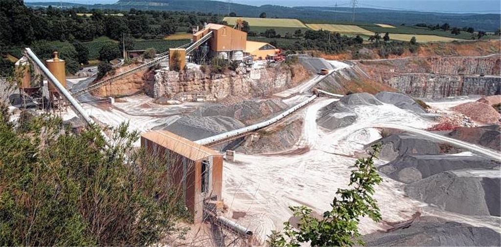 Die Natursteinwerke Nordschwarzwald wollen in Zukunft ihre Abbaufläche beim Steinbruch in Enzberg erweitern. Doch der umstrittene Standort soll zurückgestellt werden. Archivfoto: Fotomoment