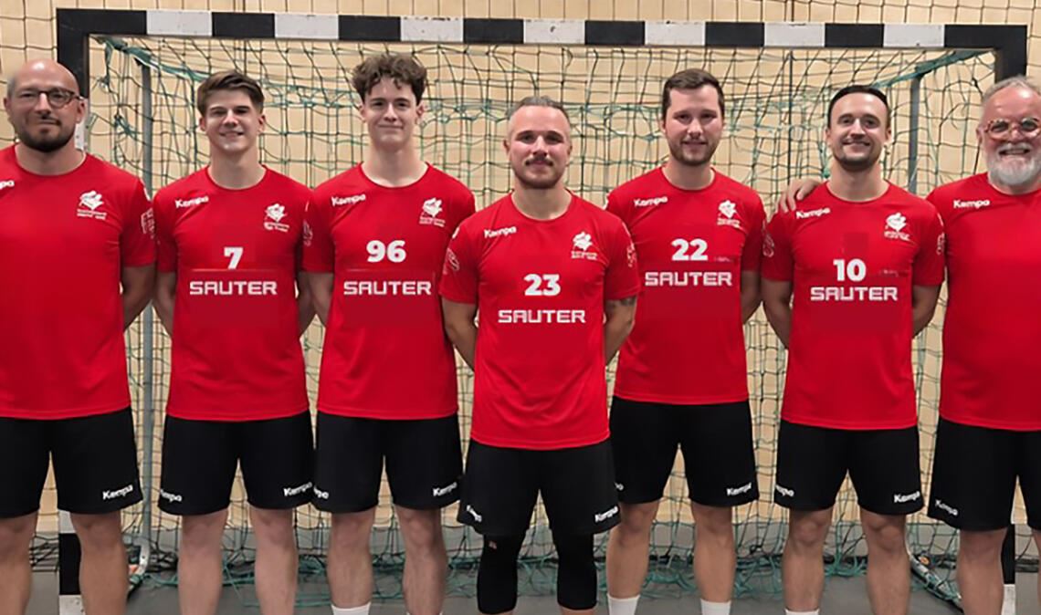 Die Neuzugänge des TSV Knittlingen (v.li.): Bernd Zimmermann (Co-Trainer), Frank Müller (Trainer), Tobias Bitter (TB Pforzheim), Vincent Hotz (Jugend HLZ Friesenheim; Rückkehrer), Pascal Durak (HG Oftersheim/Schwetzingen), Jan Strehlau (Phönix Sinzheim), Davor Sruk (SG Pforzheim/Eutingen), Thomas Egger (Teammanager) und Hannes Bast (HSG Bottwar). Foto: privat