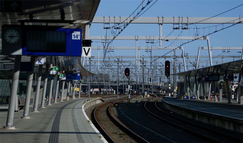 Die Niederlande müssen mehrere Eisenbahnunternehmen auf den Hauptstrecken fahren lassen. (Symbolbild)