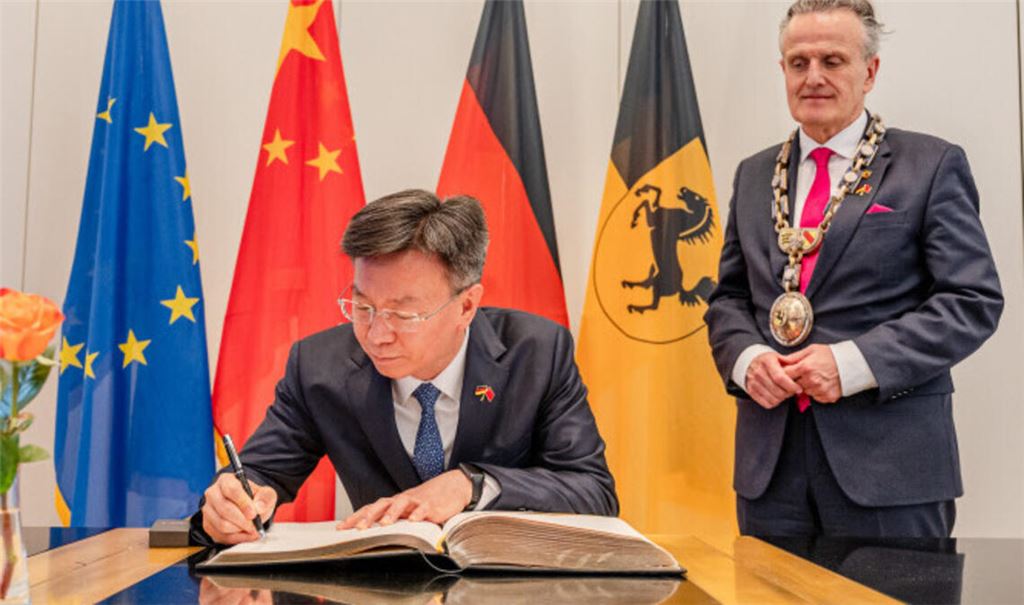 Die OBs von Stuttgart (Frank Nopper) und Nanjing (Li Zhongjun) haben eine Absichtserklärung unterzeichnet, um ihre seit 30 Jahren bestehende Partnerschaft weiter zu vertiefen.