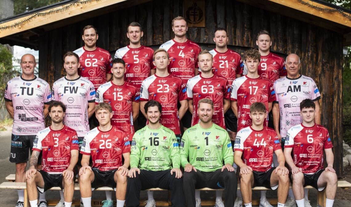 Die Oberliga-Handballer des TV Oeffingen in der Saison 2026/2027&nbsp;– hintere Reihe, von links: Timo Zoller, Luis Westner, Fabian Schindlbeck, Axel Steffens und Marcel Meyer – mittlere Reihe, von links: Trainer Tobias Unfried, Torwarttrainer Fabrice Wersch, Konstantin Schad, Lucas Frey, Tobias Rühle, Lewin Frey und Andreas Menne (Statistiken) – vordere Reihe, von links: Fynn Fröschle, Ferdinand Würmle, Marco Brecht, Yannick Seeger, Jonas Frey und Matti Thülly. Auf dem Bild fehlen: Tim Köhler,&nbsp;Fabian Langenfeld, Simon Merz, Lars Schweickhardt, Robin Stöhr, Torwarttrainer&nbsp;Marc Bürkle, Physiotherapeutin Franzi Förster&nbsp; und Co-Trainer Marco Kolotuschkin.