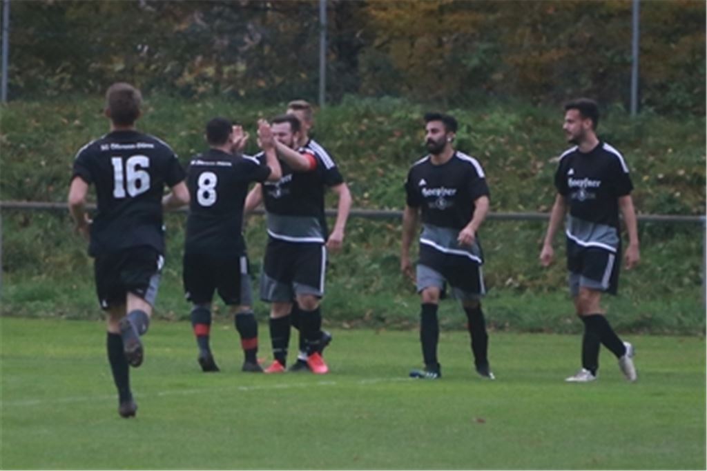 Die Ölbronn-Dürrner Reserve bejubelt im Spiel gegen Maulbronn einen von zwei Treffern. Archifoto: Huber