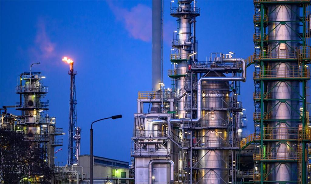 Die Ölraffinerie PCK in Schwedt bezieht kein russisches Öl mehr, erhält aber über die durch Russland verlaufende Druschba-Pipeline Öl aus Kasachstan. (Archivbild)