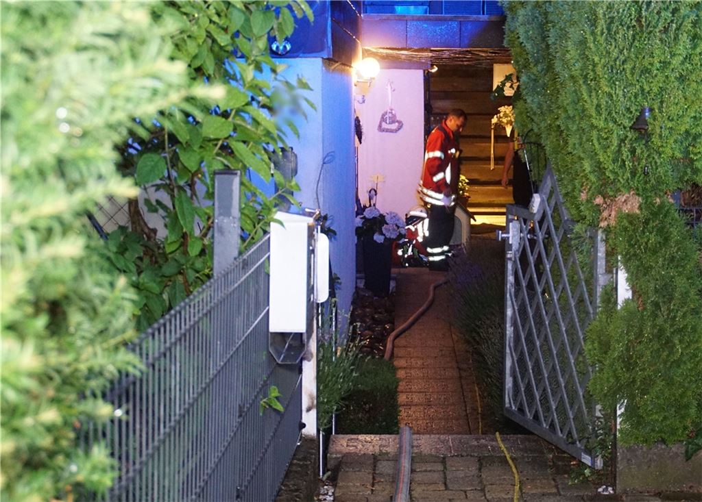 Die Ötisheimer Feuerwehr rückt am Sonntagabend zu mehreren Einsätzen wegen überfluteter Keller und einer vollgelaufenen Fußgängerunterführung aus. Foto: Süddeutsche Mediengesellschaft