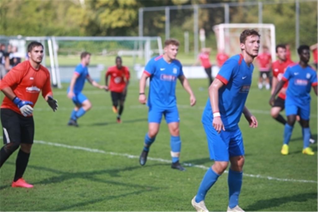 Die Ötisheimer Fußballer spielen an diesem Mittwochabend um den Achtelfinal-Einzug. Foto: Hube