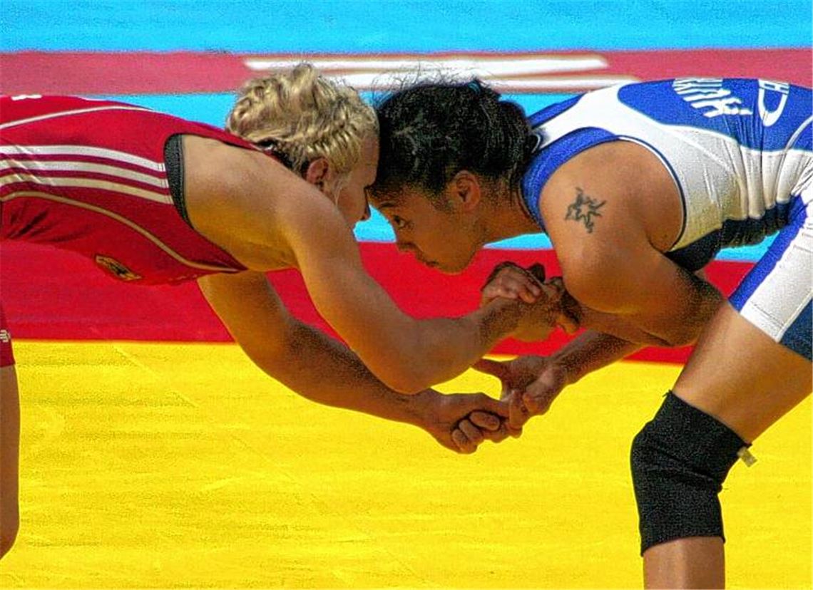 Die Olympiasiegerin Carol Huynh aus Kanada ist für Jaqueline Schellin (li.) noch eine Nummer zu groß. Foto: Richter