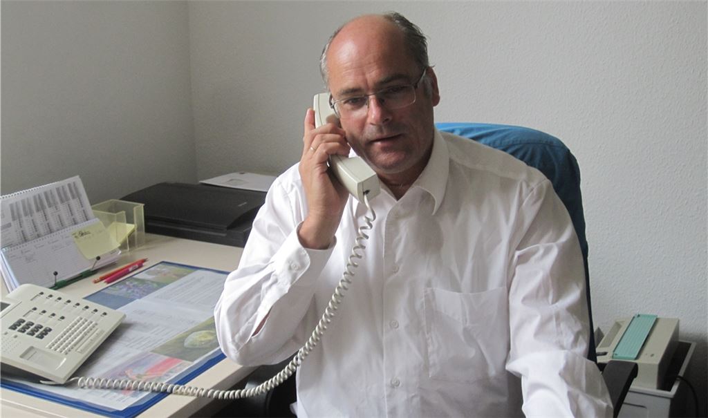 „Die Onlineberatung ist ein Bereich, der sich stark entwickelt“, sagt Pfarrer Ulrich Weber, hier an seinem Arbeitsplatz. Foto: privat