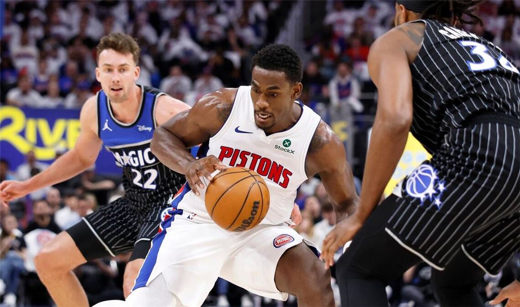 Die Orlando Magic um Franz Wagner (l) mussten den Ausgleich in der Playoff-Serie gegen Detroit hinnehmen.