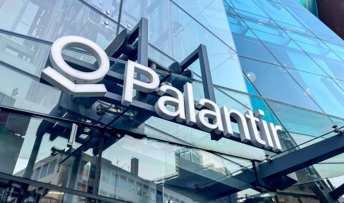Die Palantir-Aktie steigt um 12 % auf 140 Euro. Starke Quartalszahlen und ein optimistischer Ausblick treiben den Kurs. Erfahren Sie mehr über die Hintergründe.