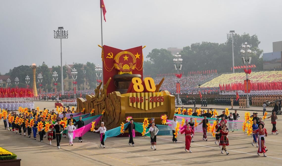 Vietnam inszeniert prächtige Parade zum 80. Nationalfeiertag Die Parade fand auf dem Ba-Dinh-Platz statt, wo Ho Chi Minh vor 80 Jahren die Unabhängigkeit verkündet hatte.
