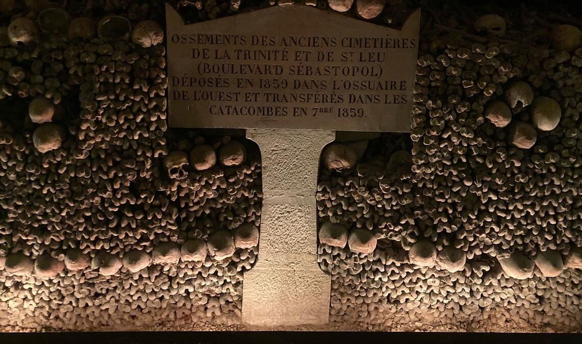 Die Pariser Katakomben entstanden Ende des 18. Jahrhunderts während einer Gesundheitskrise.