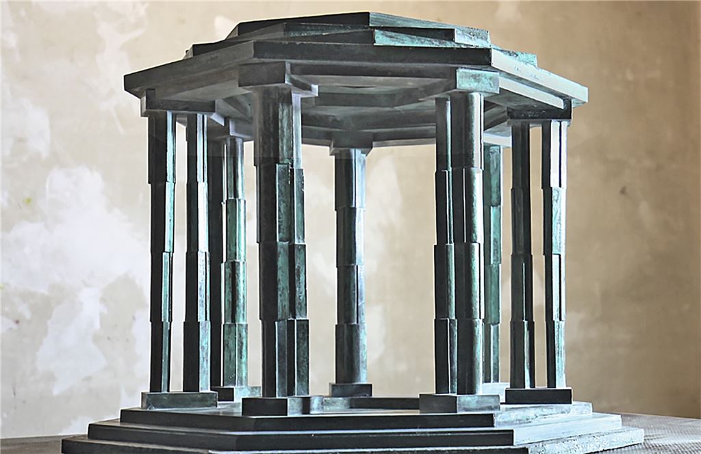 Die Pavillon-Gedenkskulptur im Foyer des Schmuckmuseums. Foto: ©Peter Jacobi