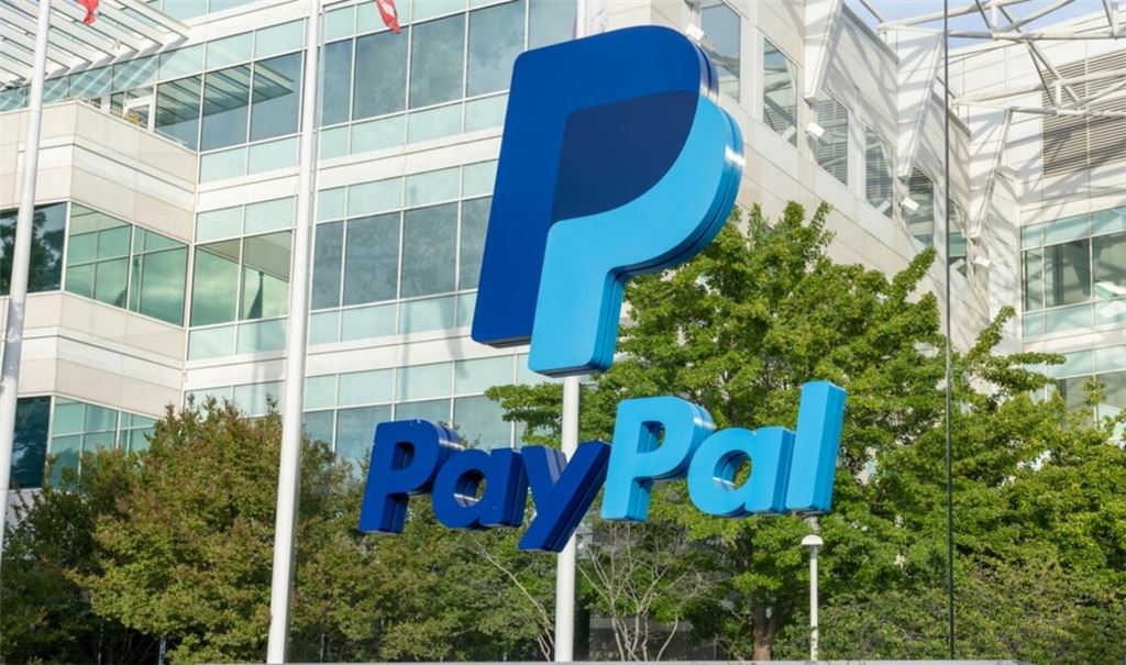 Die PayPal-Aktie steht unter Druck. Eine Panne im Zahlungsverkehr mit gestoppten Lastschriften in Milliardenhöhe sorgt für Kursverluste. Was Anleger jetzt wissen müssen.