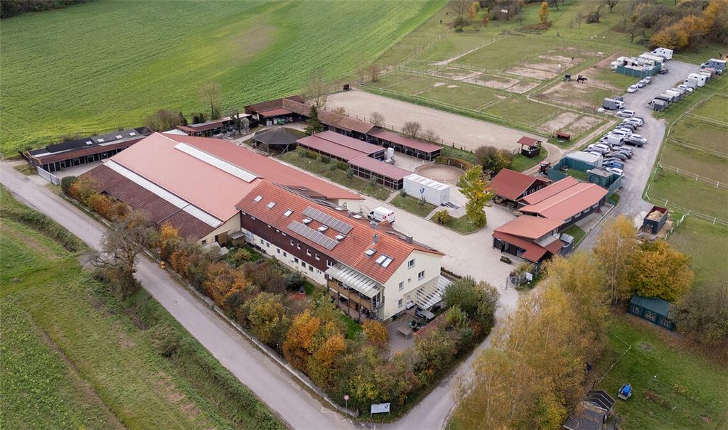 Die Pferdeklinik Salzhofen an ihrem bisherigen Standort. Eine Neuentwicklung in Maulbronn galt als sicher, doch nun hat sich die Sachlage geändert. Foto: Fotomoment