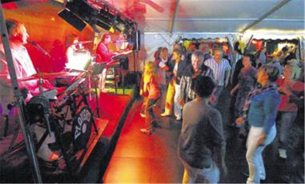 Die Players lassen die Fans, darunter viele alte Bekannte, in Erinnerungen schwelgen. Foto: Kollros
