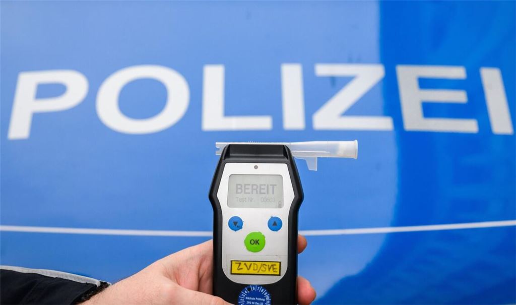 Die Polizei brauchte mehrere Weckversuche, bis der Mann wach war.