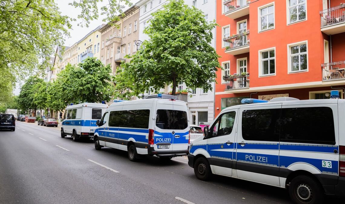 Die Polizei durchsuchte vergangene Woche 15 Wohnungen und Geschäftsräume der Letzten Generation.