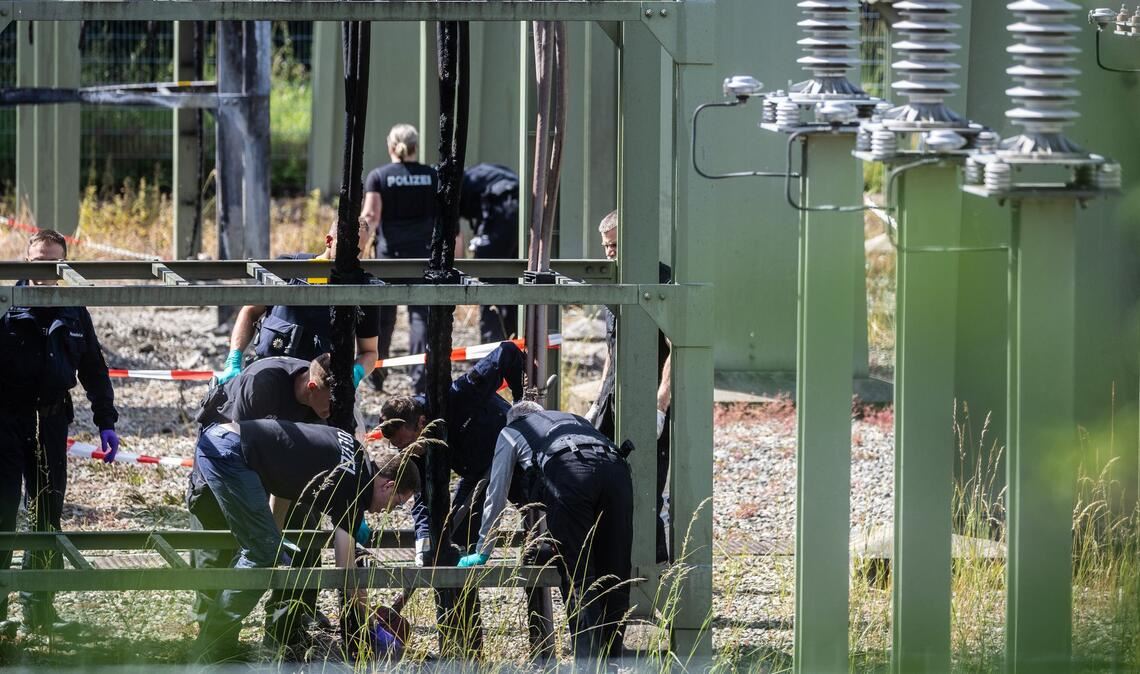 Die Polizei ermittelt nach dem Brand am Umspannwerk.