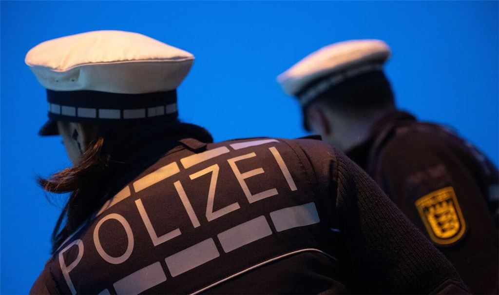 Die Polizei ermittelt wegen räuberischen Diebstahls und Erpressung. (Symbolfoto)