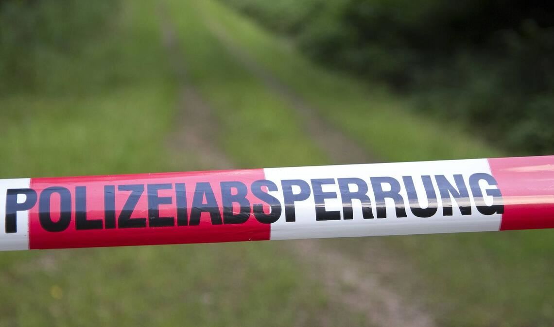 Die Polizei ermittelt zu den Hintergründen des Todes. (Symbolbild)