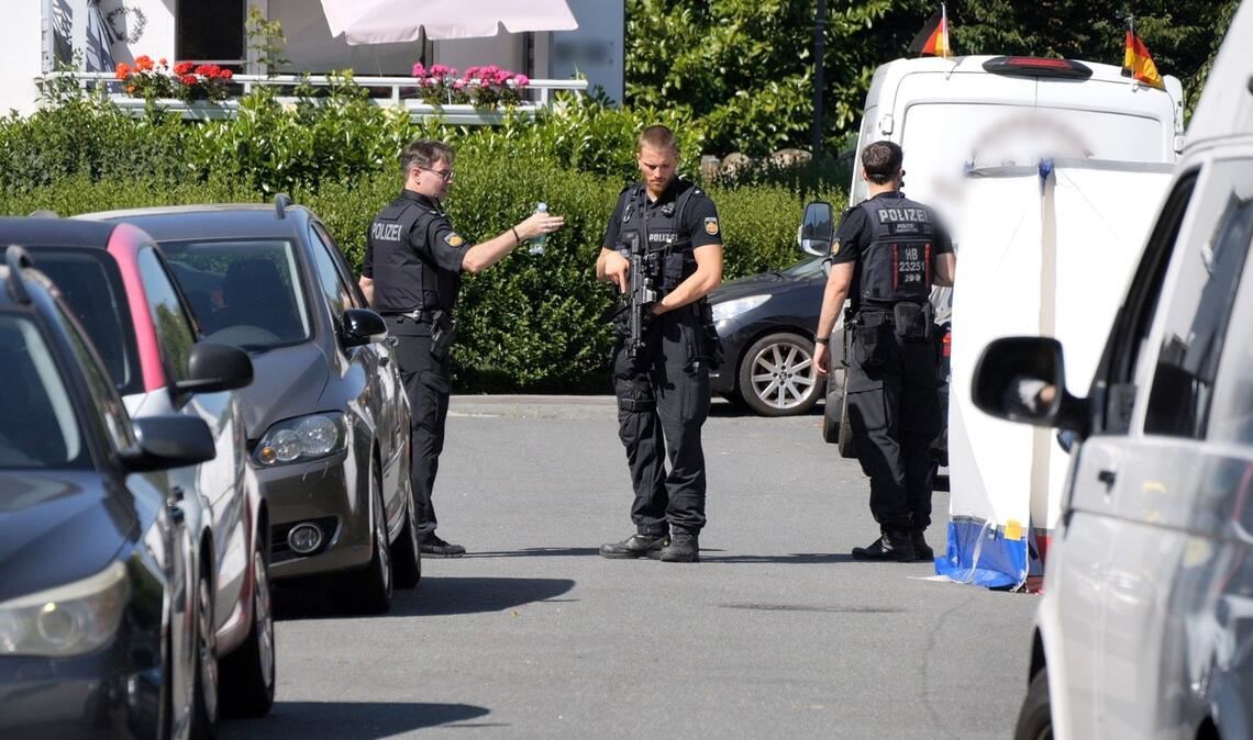 Die Polizei fahndet nach dem Täter.