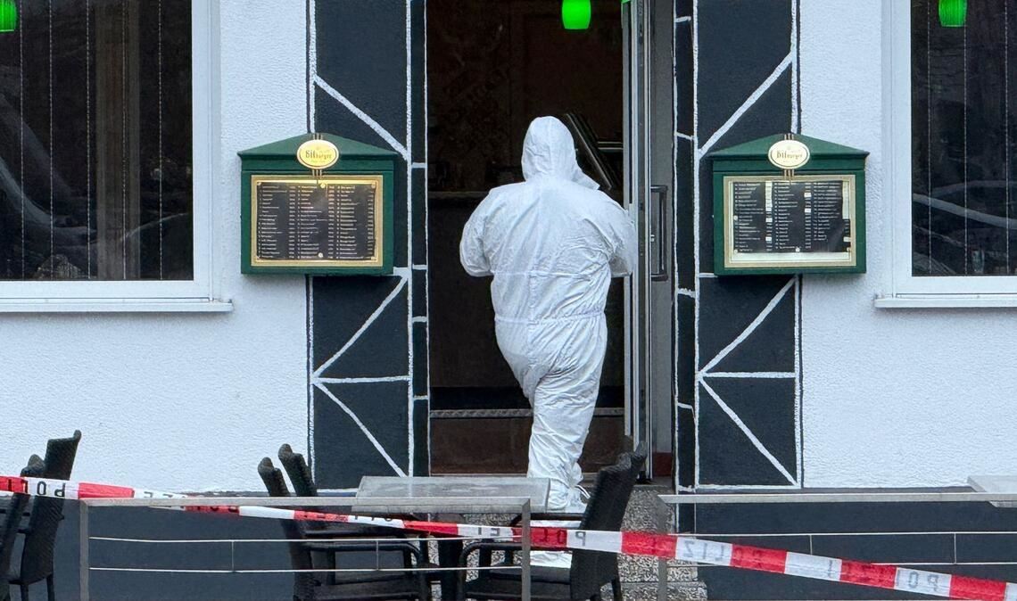 Die Polizei fahndet nach dem flüchtigen Schützen.