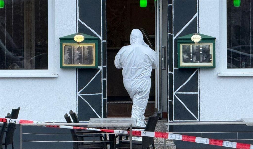 Die Polizei fahndet nach dem flüchtigen Schützen.