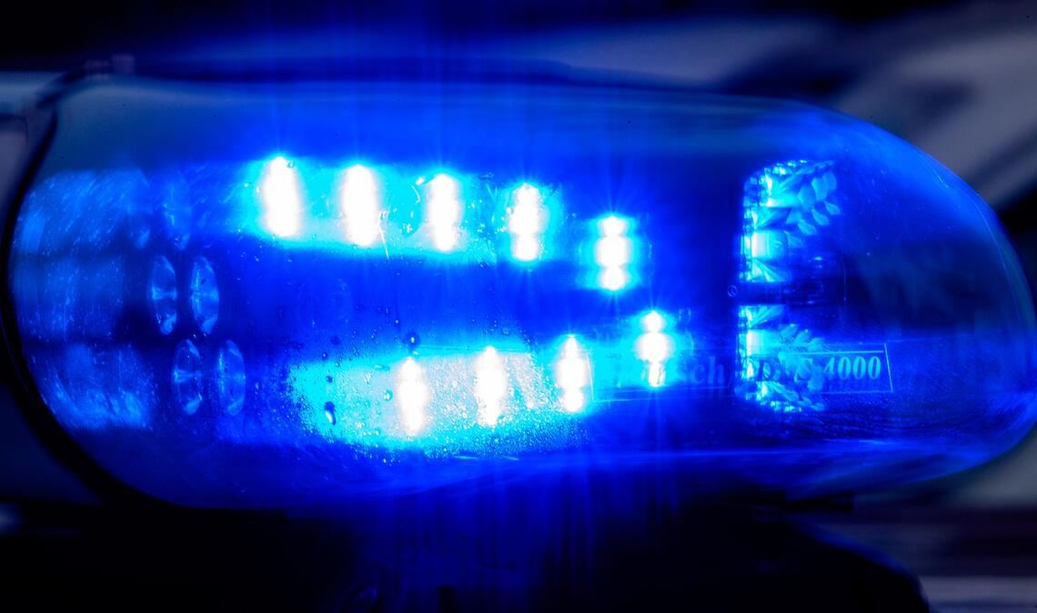 Die Polizei fand auf dem Grundstück diverse Waffen und gefährliche Gegenstände. (Symbolbild)