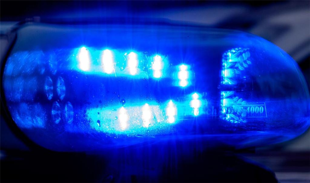 Die Polizei fand auf dem Grundstück diverse Waffen und gefährliche Gegenstände. (Symbolbild)