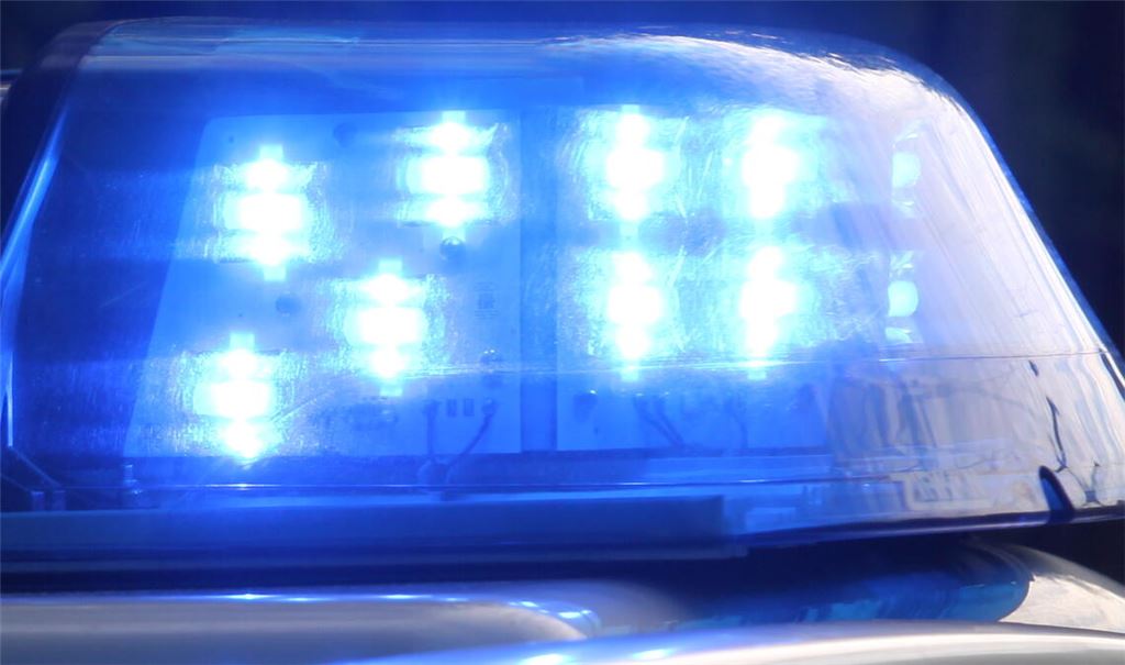 Die Polizei hält mehr als 100 Fahrzeuge an. Symbolfoto: Archiv