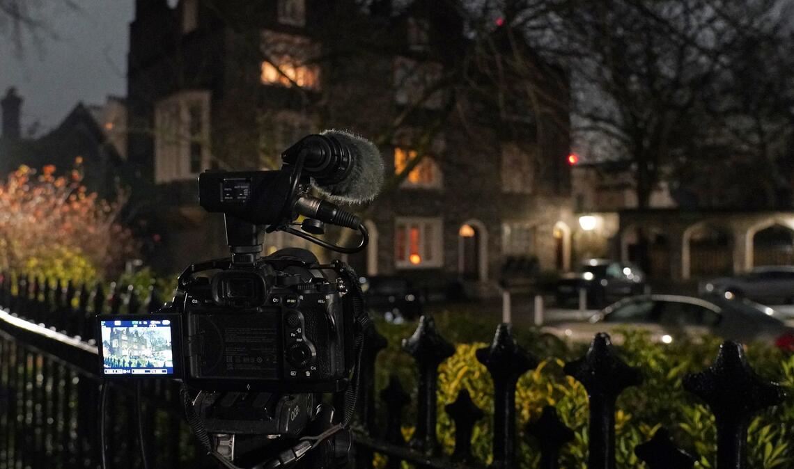 Die Polizei hat Mandelson im Zusammenhang mit seinen Beziehungen zu Epstein verhaftet.