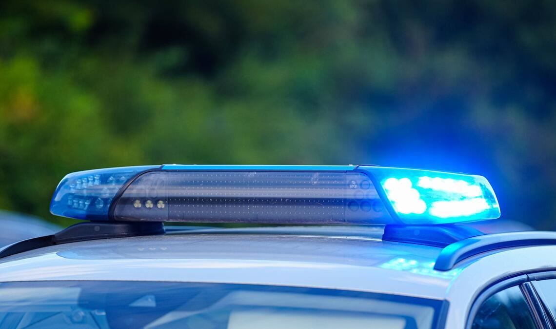 Die Polizei hat am Freitagabend einen Betrunkenen bei Ravensburg auf der Bundesstraße eingesammelt (Symbolfoto).