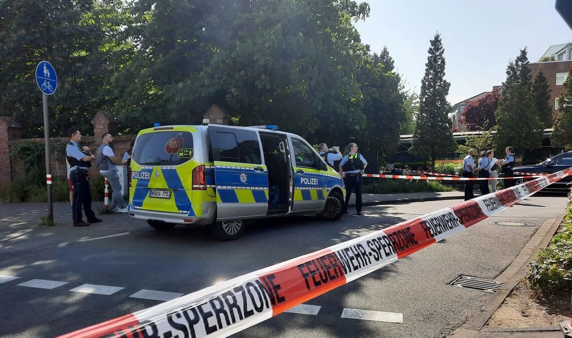Die Polizei hat den Bereich des Schusswechsels abgesperrt.
