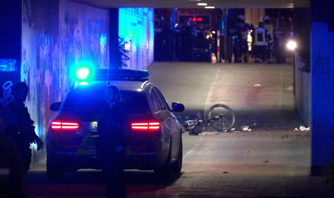 Die Polizei hat den Ort der Explosion abgesperrt.