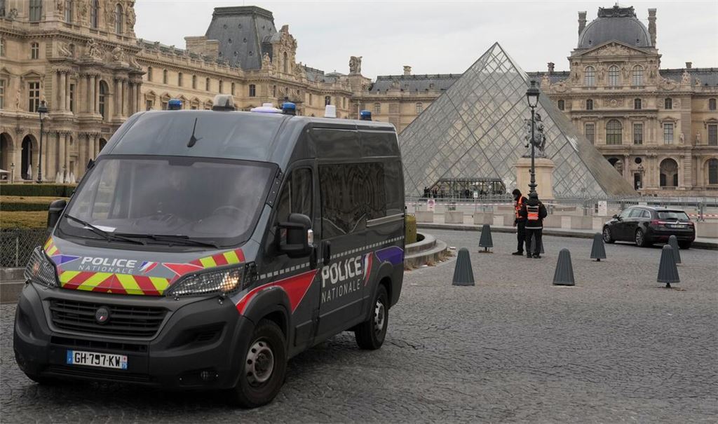 Die Polizei hat fünf weitere Verdächtige  im Großraum Paris festgenommen (Archivbild)