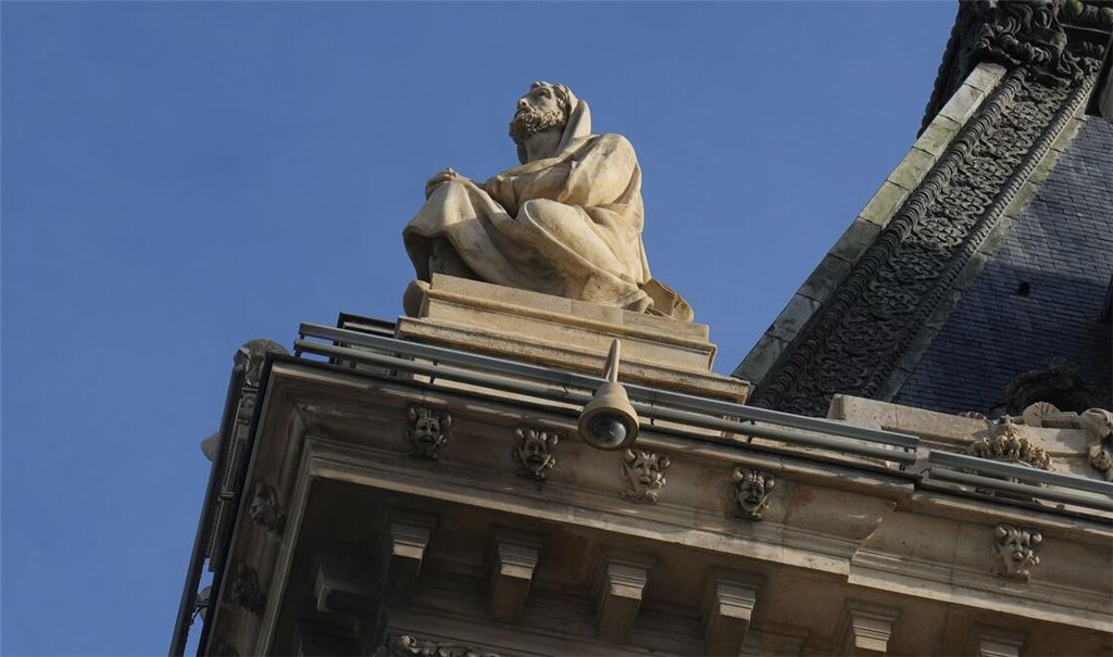 Die Polizei hofft die Louvre-Einbrecher dank zahlreicher Spuren zu fassen (Archivbild).