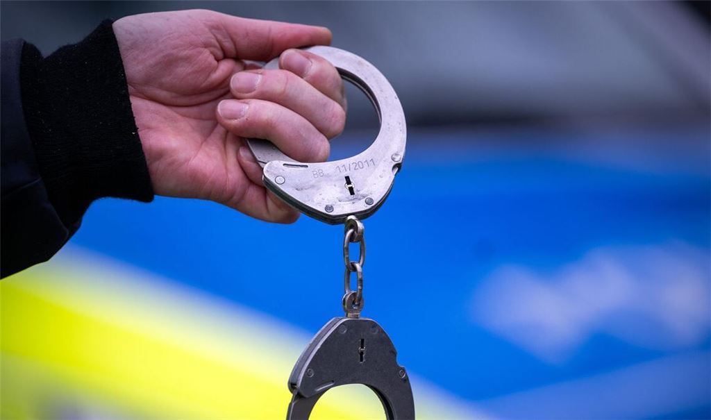 Die Polizei in Aalen hat einen 26-jährigen Lkw-Fahrer festgenommen. Er steht im Verdacht, Kinder sexuell belästigt zu haben (Symbolfoto).