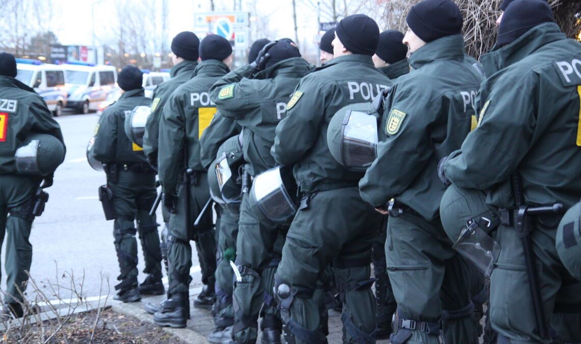 Die Polizei in Bereitschaft bei einem früheren Gedenktag in Pforzheim. Symbolbild: Archiv